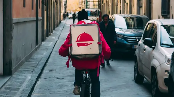 13 घंटे काम, 7 दिन मेहनत और सादा जिंदगी