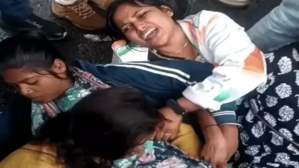 भोपाल में महिला शिक्षक अभ्यर्थियों का चक्काजाम, नियुक्ति की मांग