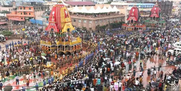 पुरी में भीड़ बेकाबू,  100 से अधिक घायल