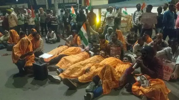 प्रयागराज में TGT-PGT अभ्यर्थियों का उग्र प्रदर्शन