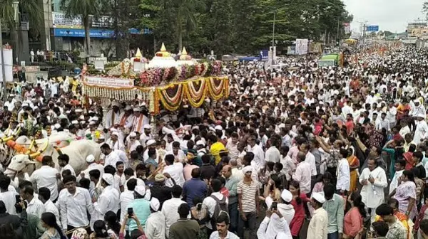 लाखों वारकरी विट्ठल दर्शन को रवाना