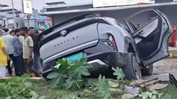 बर्थडे पार्टी के लिए निकले थे तीन दोस्त