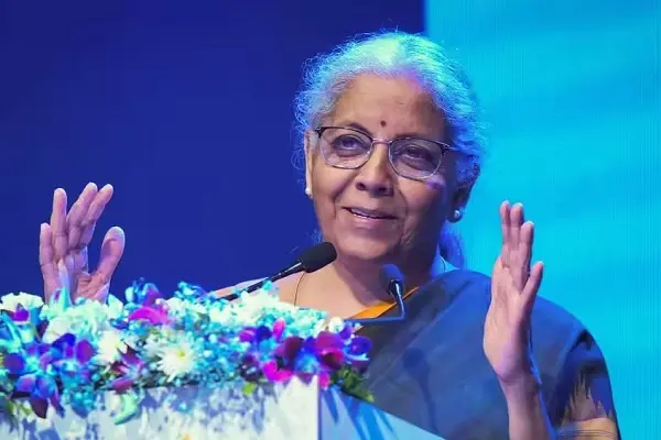 9 दिवसीय आधिकारिक दौरे पर रवाना हुईं वित्त मंत्री