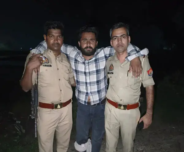 पुलिस एनकाउंटर में पैर में लगी गोली