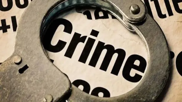 सड़क पर महिला की अस्मिता से खिलवाड़