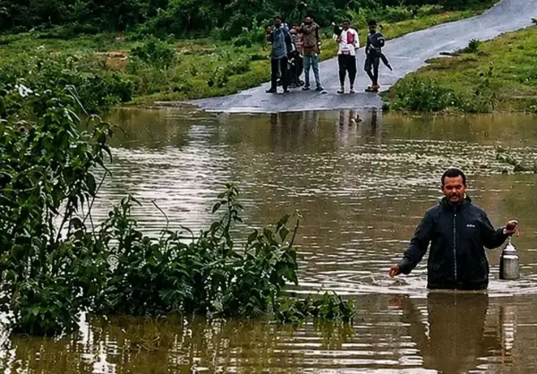 बैरिहा गांव में जलभराव, रास्ते प्रभावित