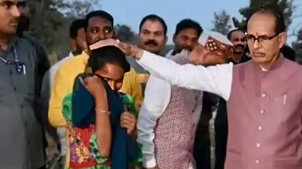 शिवराज की नाराजगी के बाद ST आयोग सख्त, MP सरकार को नोटिस