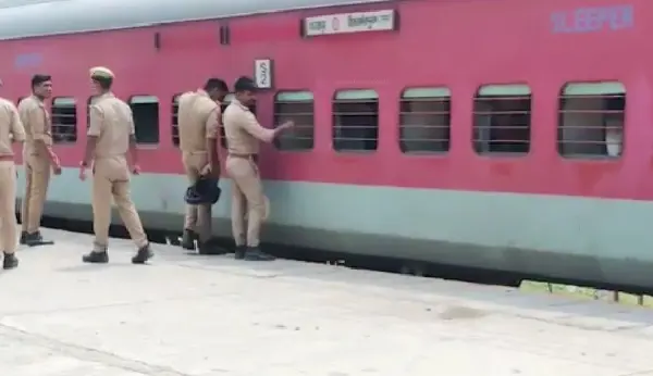 सीट न मिलने पर यात्री ने फैलाई अफवाह