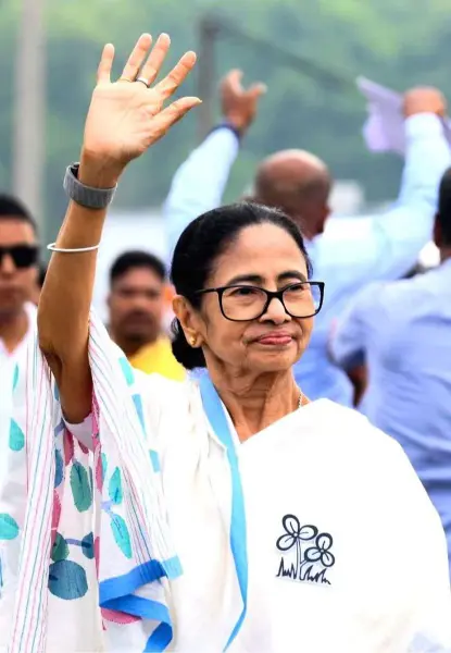 TMC विवाद में नया मोड़, दोनों पक्षों से तीन-तीन वैकल्पिक नाम और चिह्न मांगे गए