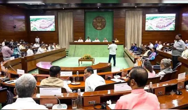 सर्वदलीय बैठक में TMC बागी गुट पर हंगामा