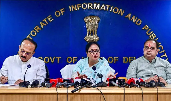 पेट्रोल दोपहिया वाहनों पर चरणबद्ध रोक