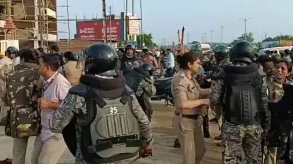 दतिया पथराव में कलेक्टर-SP समेत कई घायल