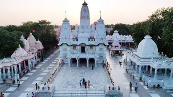 गोरखनाथ मंदिर और प्रमुख तीर्थस्थलों पर विशेष पूजा