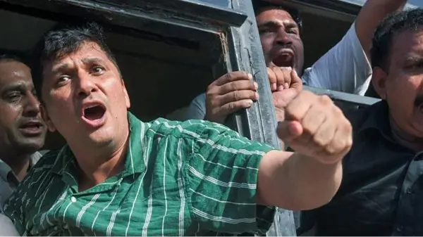 हिरासत में सौरभ भारद्वाज बोले, फुटबॉल की तरह फेंक रहे