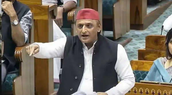 संसद गरमाई, सरकार बोली- चर्चा को तैयार
