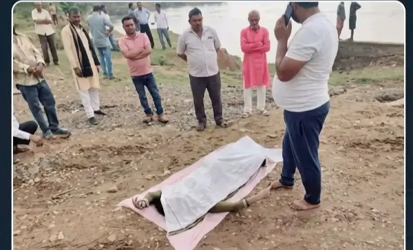 दो घंटे की तलाश के बाद मिला शव।