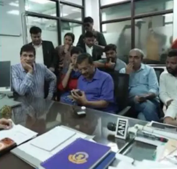 लापता छात्रों और घायलों को लेकर उठाए सवाल