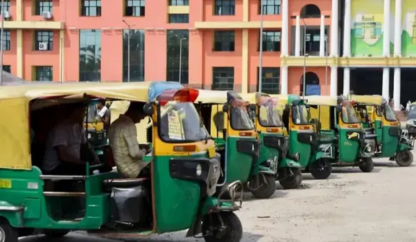 यात्रियों की बढ़ी परेशानी