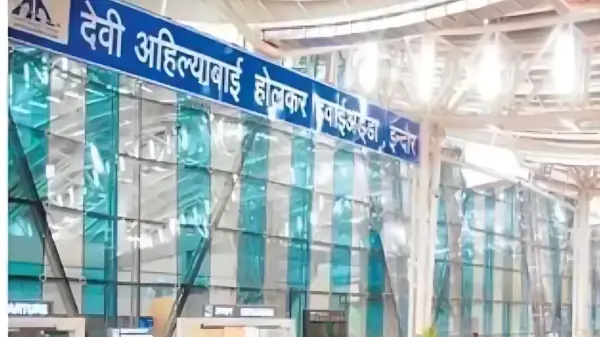 इंदौर एयरपोर्ट पर युवती समेत तीन लोग रोके गए