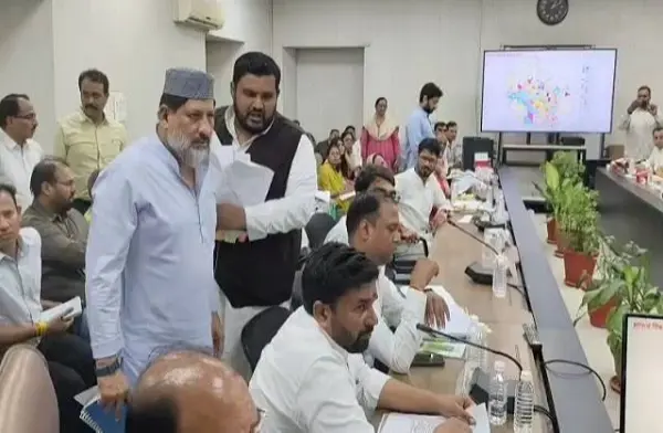 बहस के बाद कांग्रेस विधायकों का वॉकआउट