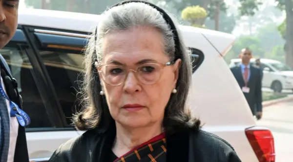 वंदे मातरम विवाद में सोनिया गांधी के खिलाफ शिकायत