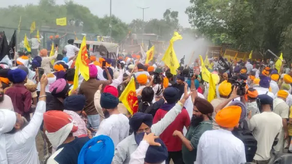 हाईवे पर प्रदर्शनकारियों का कब्जा