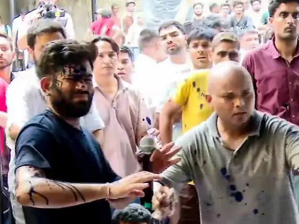 थप्पड़ मारने की कोशिश,महिला हिरासत में